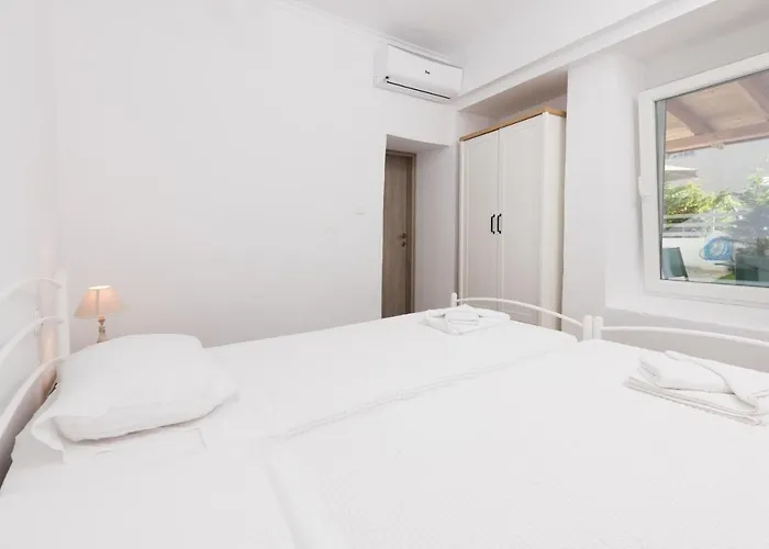 Marion Skála Kallirákhis