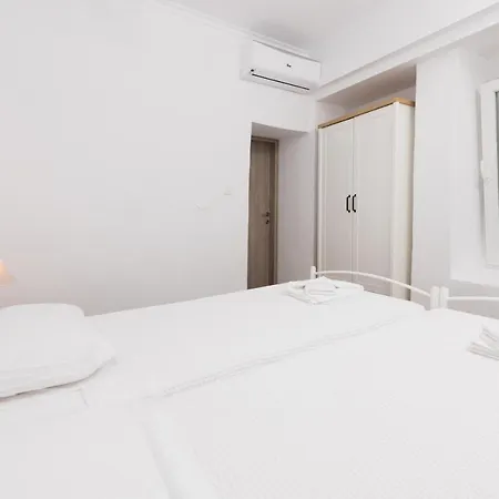 Marion Skala Kallirakhis